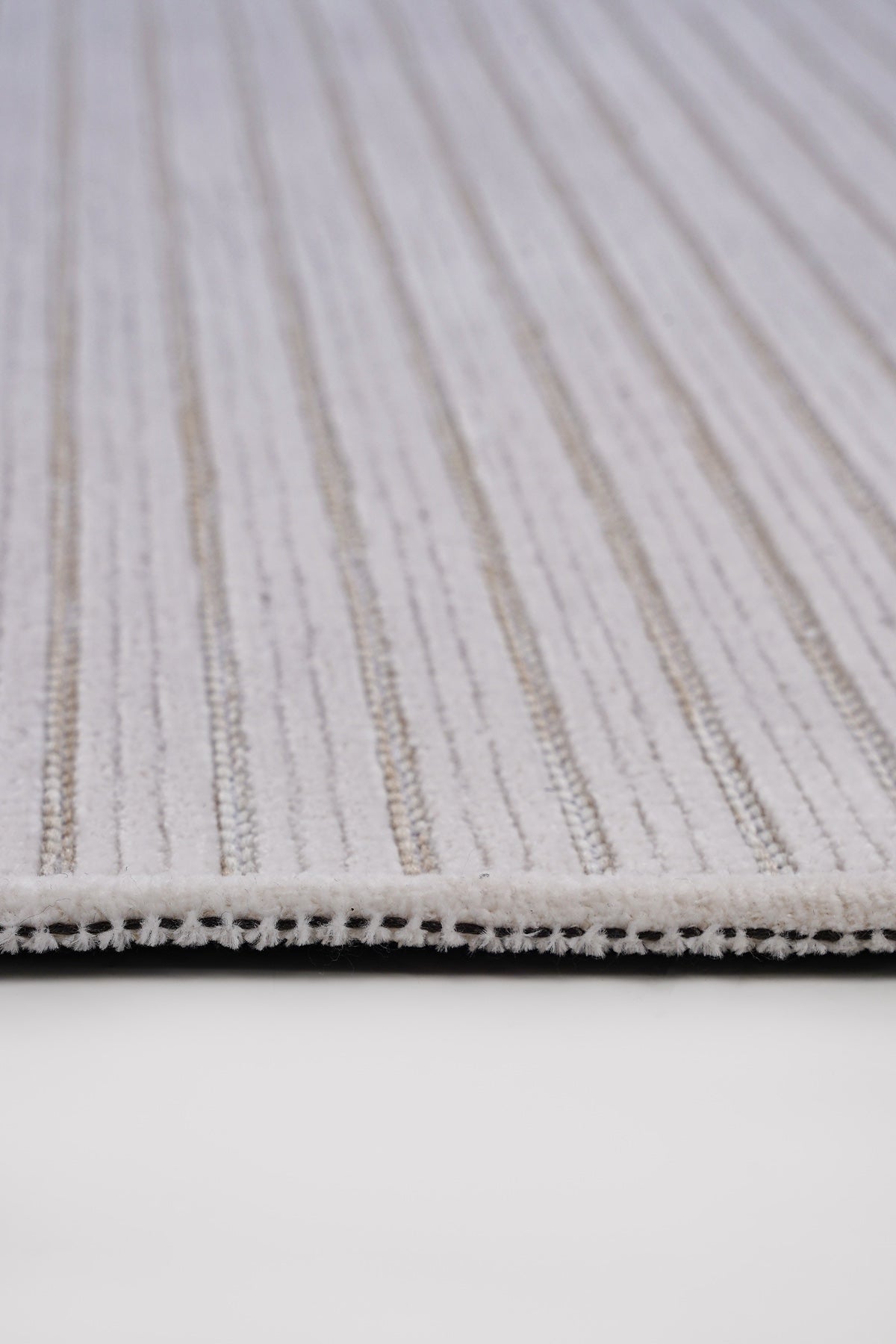 Ravi 1701A Beyaz Kaymaz Taban Yıkanabilir Yumuşak Dokulu Kilim — detay 1